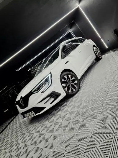 Renault Mégane Sport Tourer 2022 - 16750 EUR, 128121 km - AUTO.MOTO.pt - 128121km - foto 3 de 18