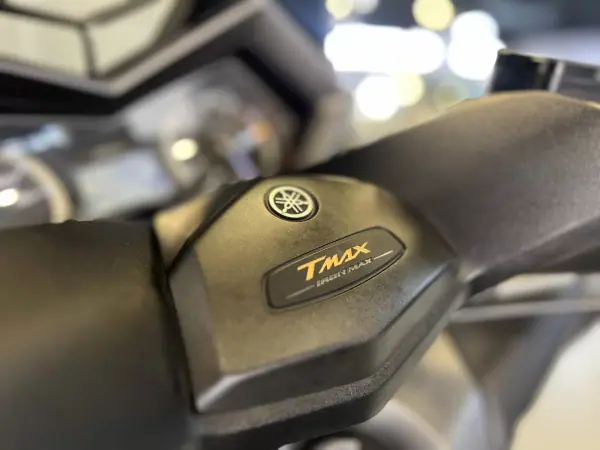 Yamaha TMAX 2016 - 8990 EUR, 27000 km - AUTO.MOTO.pt - 27000km - foto 19 de 35