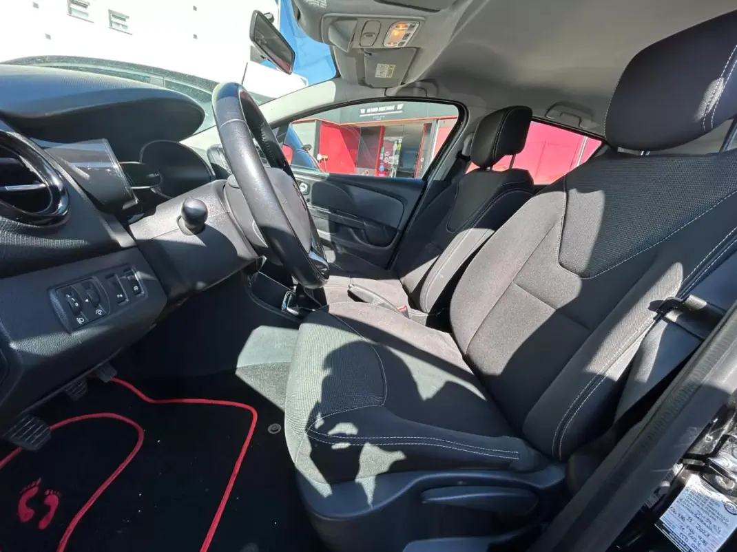 Renault Clio 2016 - 10500 EUR, 161074 km - AUTO.MOTO.pt - 161074km - foto 9 de 17