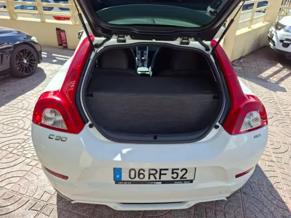 Volvo C30 2011 - 8900 EUR, 199999 km - AUTO.MOTO.pt - 199999km - foto 29 de 29