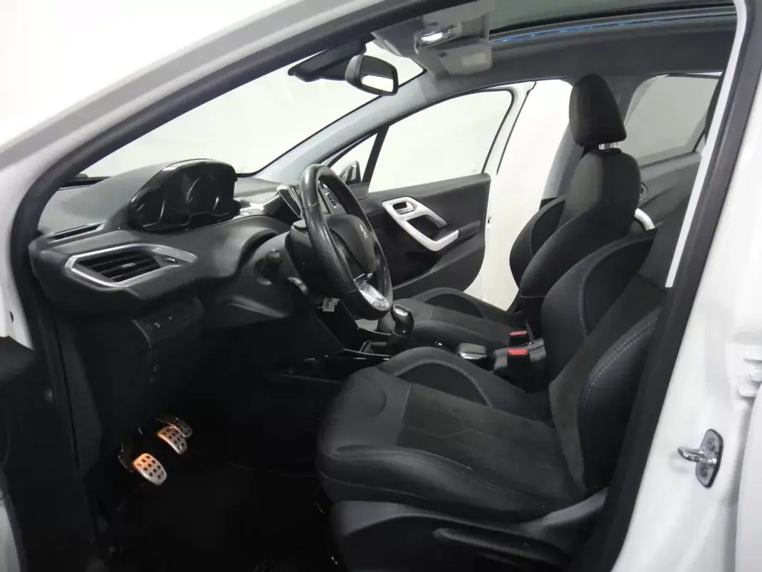 Peugeot 2008 2019 - 11250 EUR, 90000 km - AUTO.MOTO.pt - 90000km - foto 14 de 32