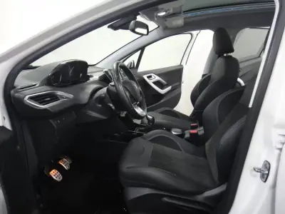 Peugeot 2008 2019 - 11250 EUR, 90000 km - AUTO.MOTO.pt - 90000km - foto 14 de 32