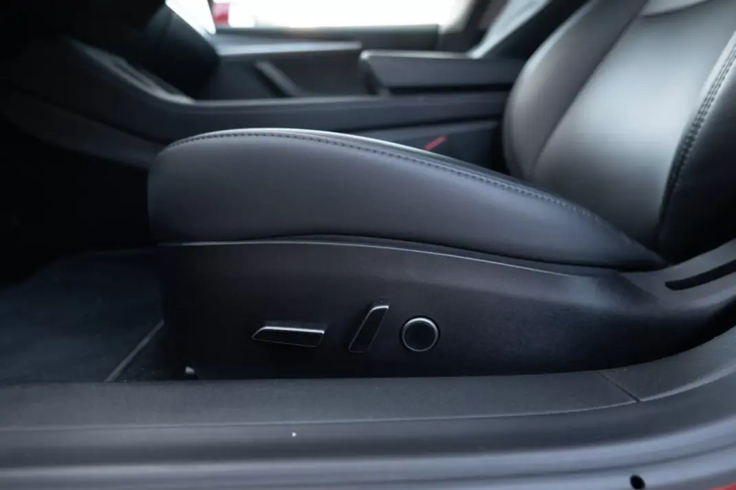Tesla Model 3 2022 - 32900 EUR, 57000 km - AUTO.MOTO.pt - 57000km - foto 18 de 26