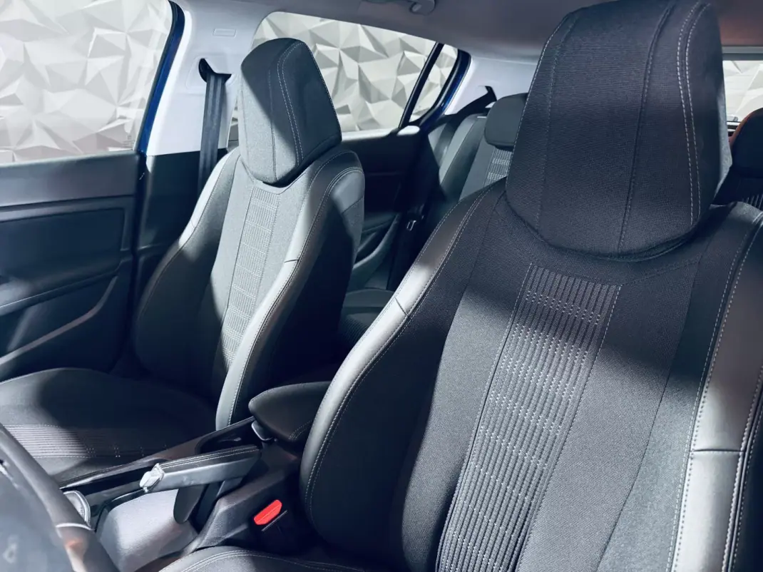 Peugeot 308 2019 - 14990 EUR, 62170 km - AUTO.MOTO.pt - 62170km - foto 29 de 36