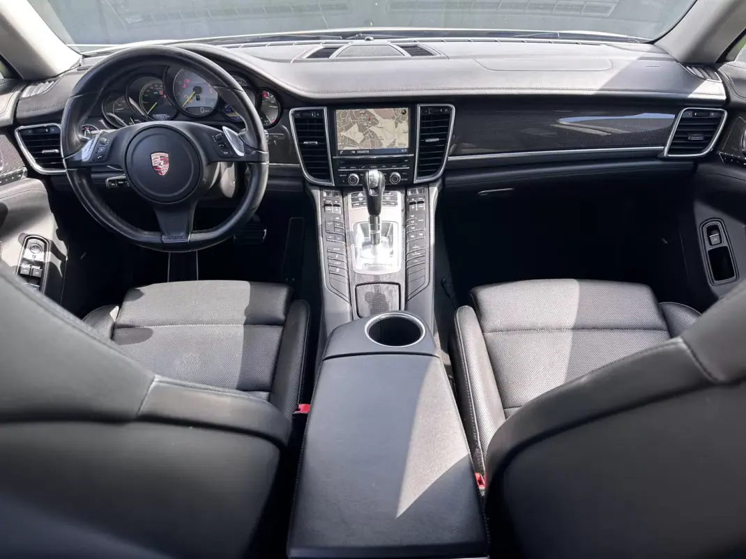 Porsche Panamera 2015 - 35000 EUR, 159000 km - AUTO.MOTO.pt - 159000km - foto 35 de 67