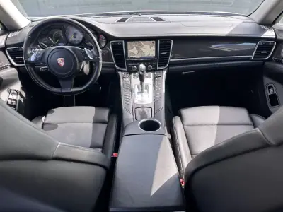 Porsche Panamera 2015 - 35000 EUR, 159000 km - AUTO.MOTO.pt - 159000km - foto 35 de 67