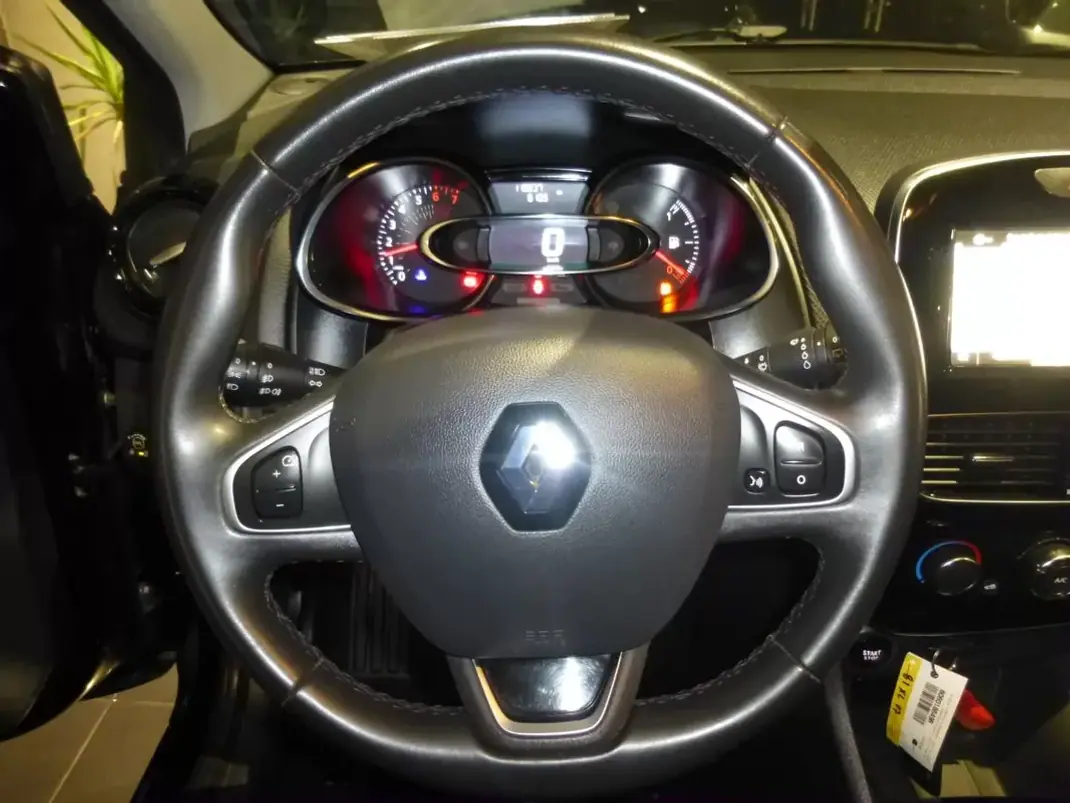 Renault Clio 2019 - 11700 EUR, 116904 km - AUTO.MOTO.pt - 116904km - foto 12 de 32