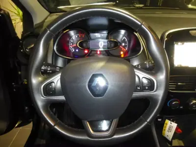 Renault Clio 2019 - 11700 EUR, 116904 km - AUTO.MOTO.pt - 116904km - foto 12 de 32