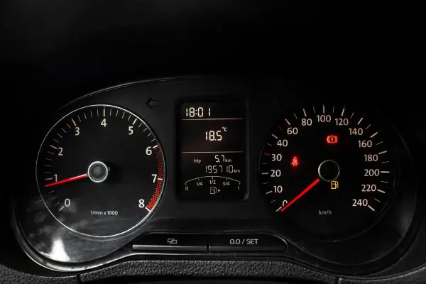 Volkswagen Polo 2011 - 6900 EUR, 195710 km - AUTO.MOTO.pt - 195710km - foto 13 de 23