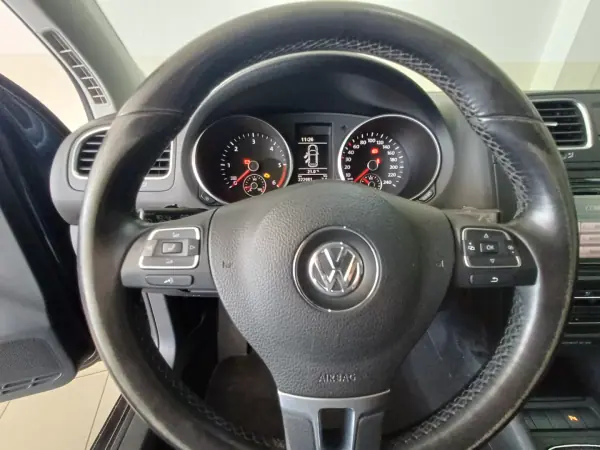 Volkswagen Golf 2010 - 9750 EUR, 222953 km - AUTO.MOTO.pt - 222953km - foto 8 de 13