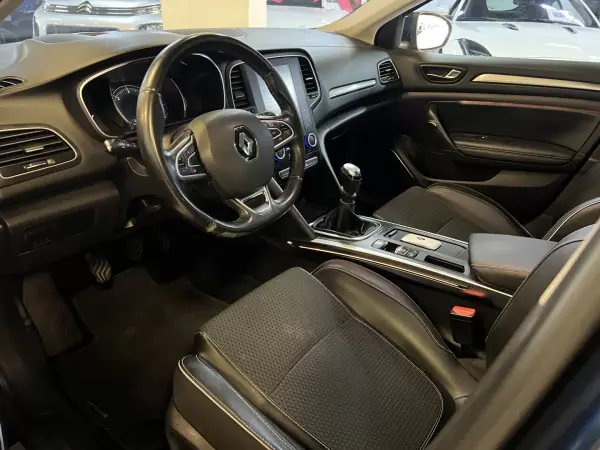 Renault Mégane Sport Tourer 2016 - 13990 EUR, 115000 km - AUTO.MOTO.pt - 115000km - foto 11 de 57