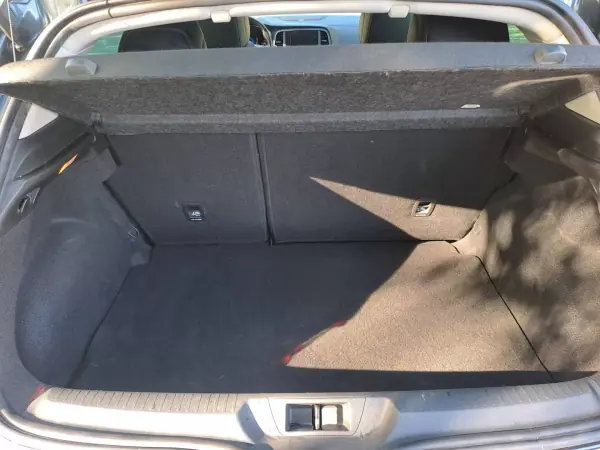 Renault Mégane 2016 - 14000 EUR, 159000 km - AUTO.MOTO.pt - 159000km - foto 13 de 17