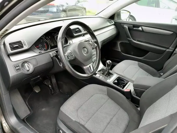 Volkswagen Passat 2012 - 8490 EUR, 296803 km - AUTO.MOTO.pt - 296803km - foto 27 de 27