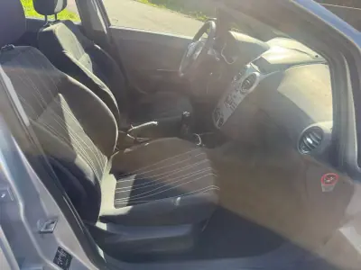 Opel Corsa 2010 - 5100 EUR, 183000 km - AUTO.MOTO.pt - 183000km - foto 11 de 23