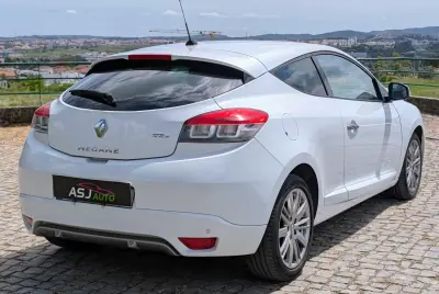 Renault Mégane Coupe 2011 - 5500 EUR, 240205 km - AUTO.MOTO.pt - 240205km - foto 6 de 23