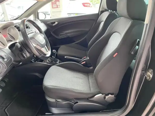 SEAT Ibiza 2011 - 7490 EUR, 134000 km - AUTO.MOTO.pt - 134000km - foto 33 de 34
