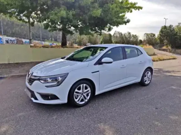 Renault Mégane 2016 - 10500 EUR, 136472 km - AUTO.MOTO.pt - 136472km - foto 3 de 15