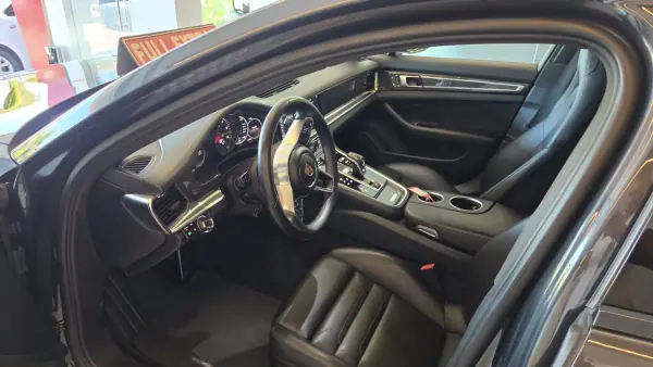 Porsche Panamera 2016 - 62500 EUR, 186989 km - AUTO.MOTO.pt - 186989km - foto 6 de 69