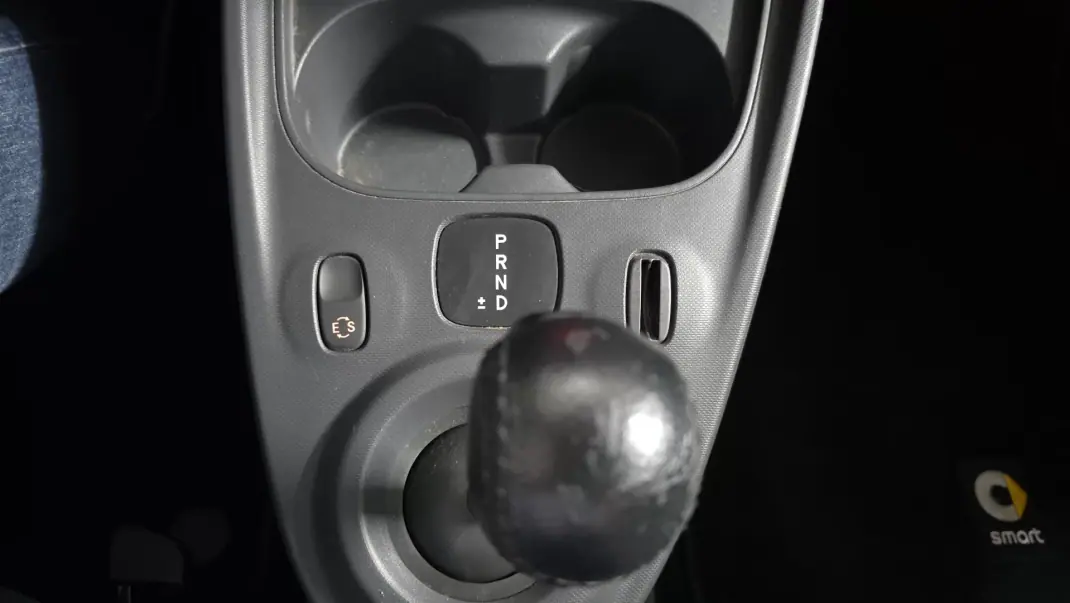 Smart ForTwo Coupé 2018 - 14990 EUR, 72000 km - AUTO.MOTO.pt - 72000km - foto 10 de 37