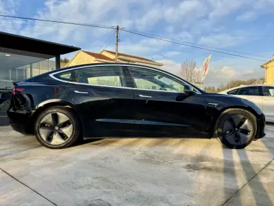 Tesla Model 3 2019 - 25999 EUR, 60000 km - AUTO.MOTO.pt - 60000km - foto 17 de 24