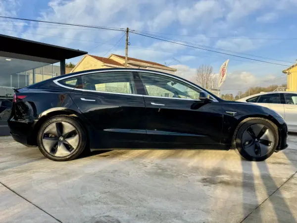 Tesla Model 3 2019 - 25999 EUR, 60000 km - AUTO.MOTO.pt - 60000km - foto 17 de 24