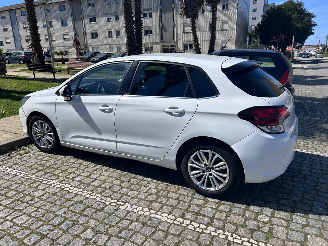 Citroën C4 2016 - 12900 EUR, 108000 km - AUTO.MOTO.pt - 108000km - foto 3 de 10