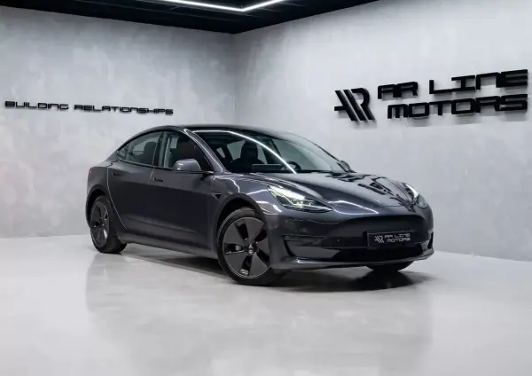 Tesla Model 3 Long Range Tração Traseira 2023 Elétrico — 88 000 km Tesla Model 3 Long Range Tração Traseira 2023 Elétrico