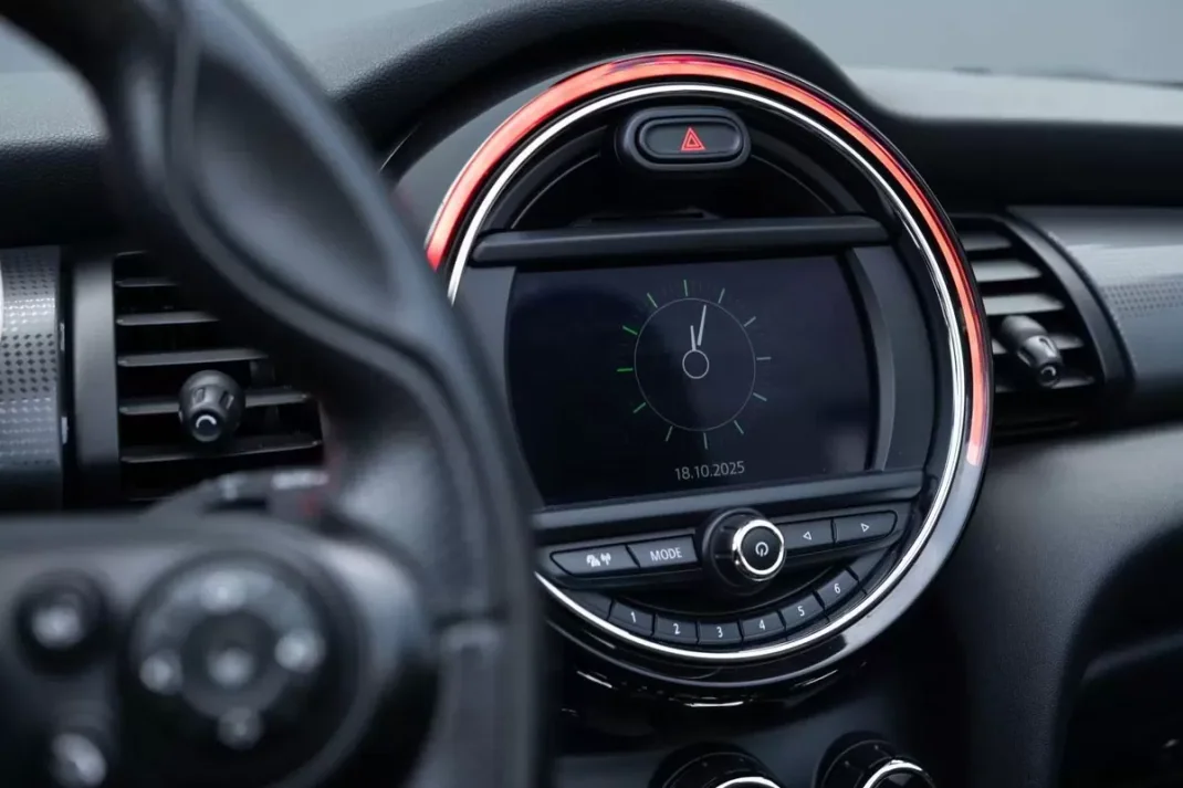 MINI Cooper 2021 - 25999 EUR, 94000 km - AUTO.MOTO.pt - 94000km - foto 7 de 38