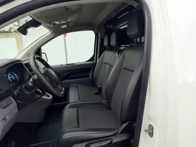 Peugeot e-Expert 2021 - 17990 EUR, 38300 km - AUTO.MOTO.pt - 38300km - foto 12 de 19