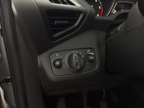 Ford C-Max 2015 - 12990 EUR, 69603 km - AUTO.MOTO.pt - 69603km - foto 31 de 32