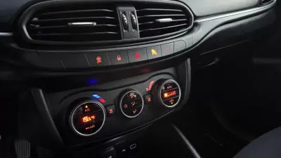 Fiat Tipo Station Wagon 2019 - 12900 EUR, 137000 km - AUTO.MOTO.pt - 137000km - foto 37 de 43