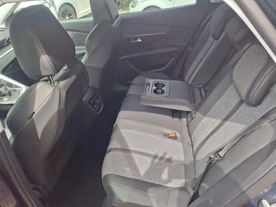 Peugeot 3008 2017 - 13500 EUR, 100000 km - 100000km - foto 21 de 39