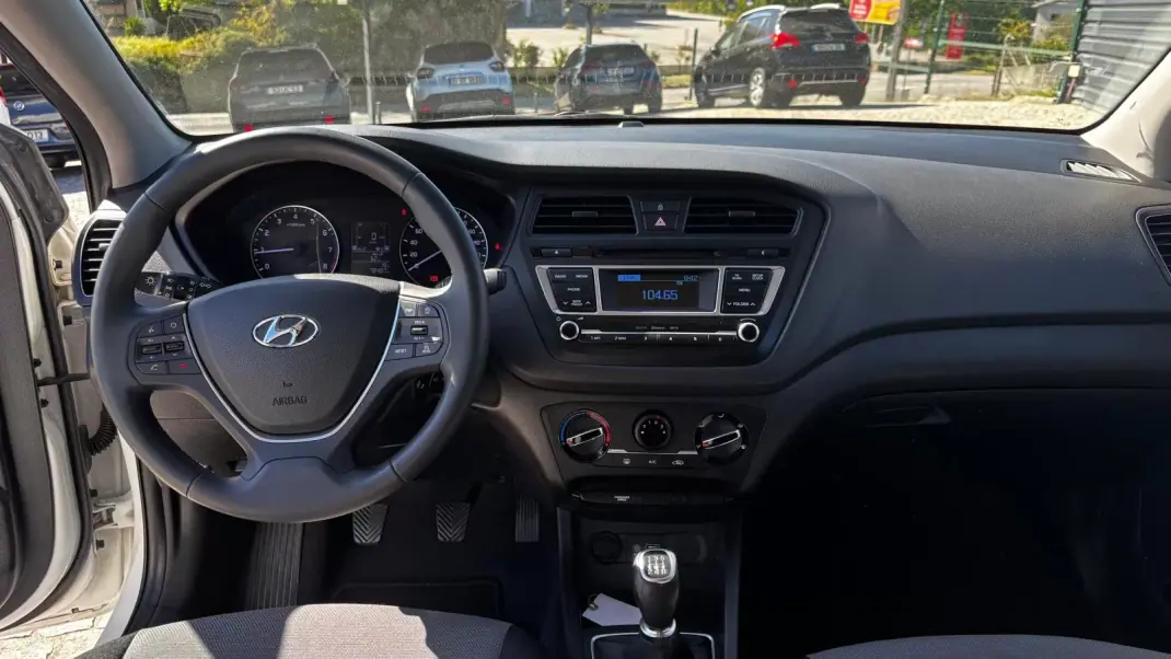Hyundai i20 2017 - 11390 EUR, 78000 km - AUTO.MOTO.pt - 78000km - foto 12 de 20
