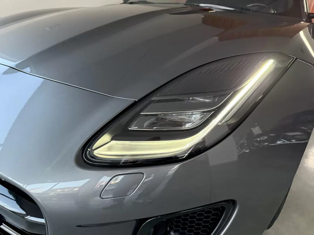 Jaguar F-Type 2018 - 46000 EUR, 64300 km - AUTO.MOTO.pt - 64300km - foto 26 de 135