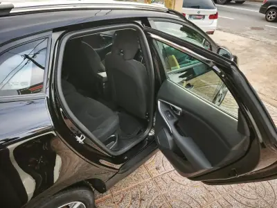 Volvo V40 Cross Country 2017 - 18500 EUR, 100000 km - AUTO.MOTO.pt - 100000km - foto 26 de 34