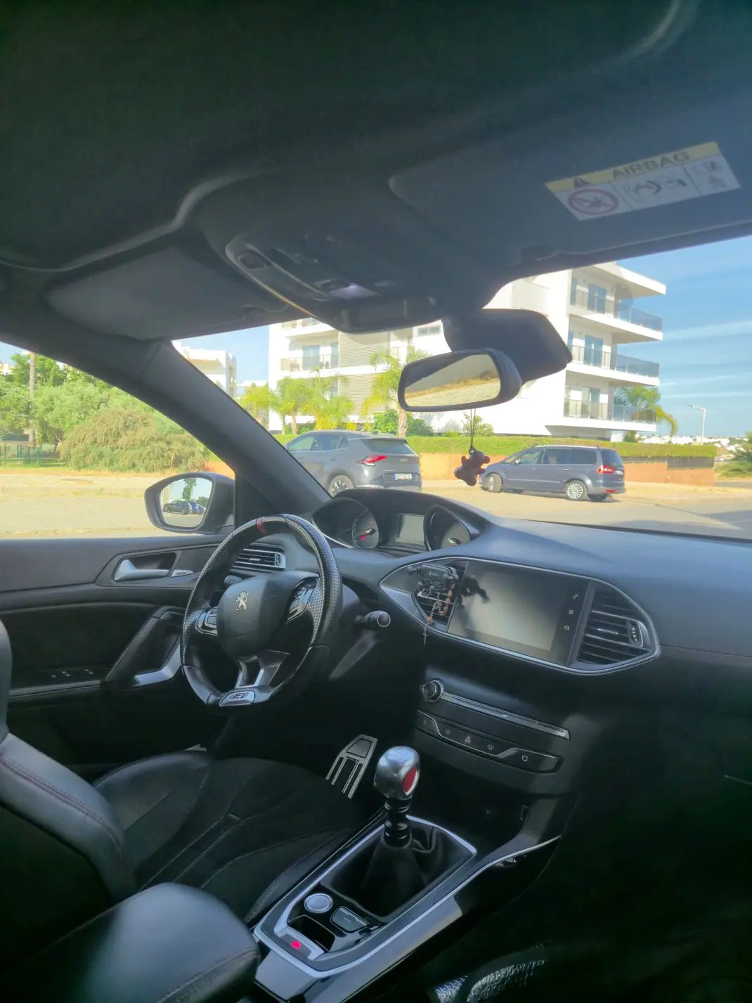 Peugeot 308 2017 - 23000 EUR, 127000 km - 127000km - foto 6 de 9