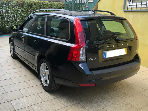 Volvo V50 2011 - 4750 EUR, 311000 km - AUTO.MOTO.pt - 311000km - foto 5 de 10