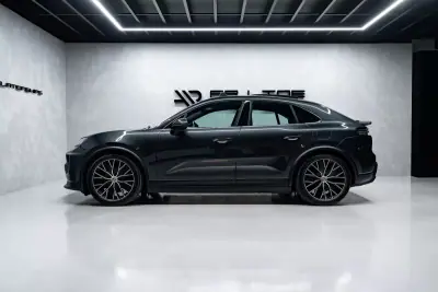 Porsche Macan 2024 - 87950 EUR, 16000 km - AUTO.MOTO.pt - 16000km - foto 18 de 60