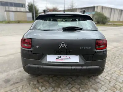 Citroën C4 Cactus 2014 - 11900 EUR, 162500 km - AUTO.MOTO.pt - 162500km - foto 7 de 16