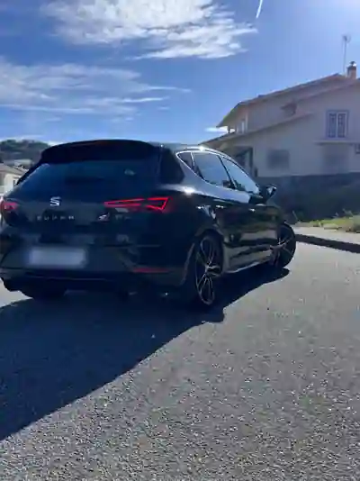 SEAT Leon 2017 - 25900 EUR, 97250 km - AUTO.MOTO.pt - 97250km - foto 3 de 12