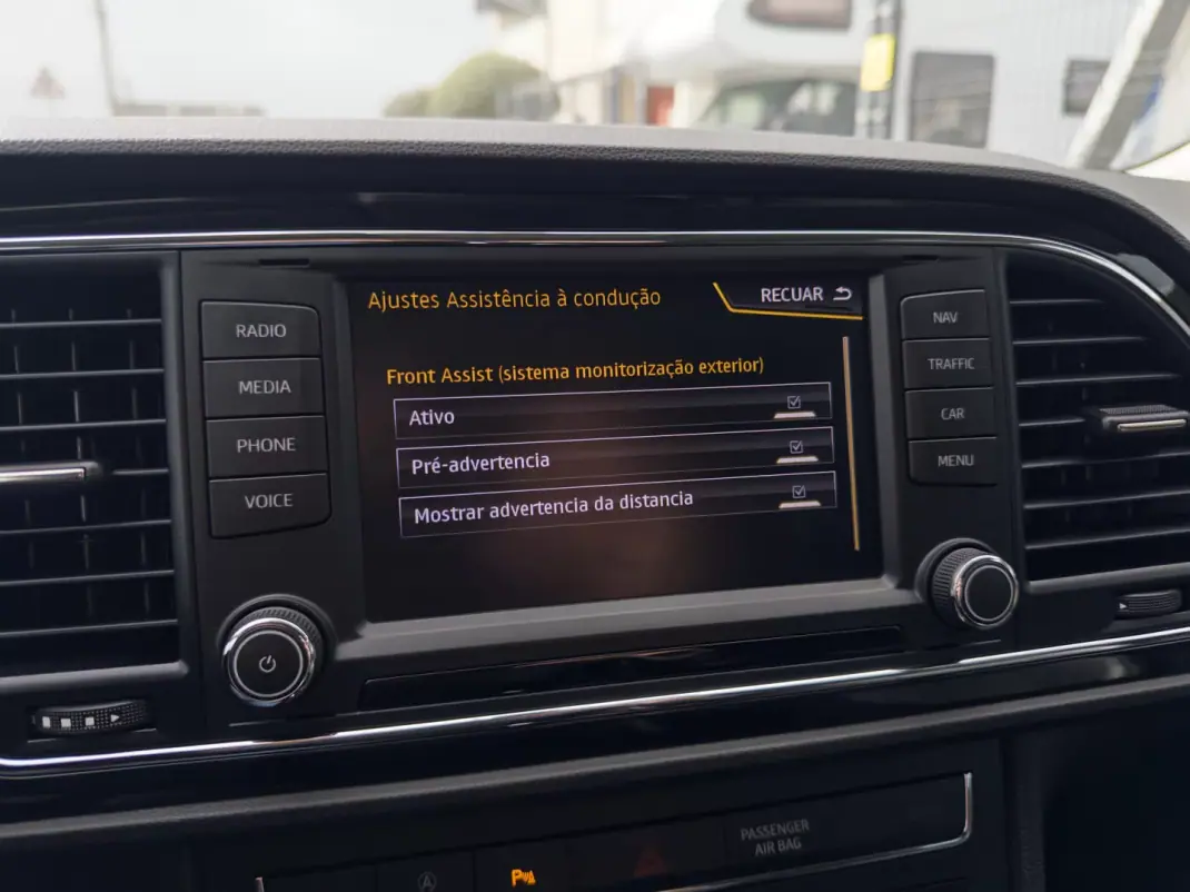 SEAT Leon 2016 - 12990 EUR, 117000 km - AUTO.MOTO.pt - 117000km - foto 22 de 26