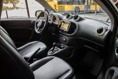 Smart ForTwo Coupé 2019 - 10900 EUR, 68296 km - AUTO.MOTO.pt - 68296km - foto 24 de 37