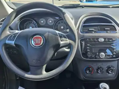 Fiat Punto 2017 - 8900 EUR, 69772 km - AUTO.MOTO.pt - 69772km - foto 12 de 39