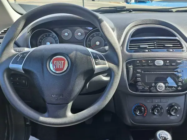 Fiat Punto 2017 - 8900 EUR, 69772 km - AUTO.MOTO.pt - 69772km - foto 12 de 39