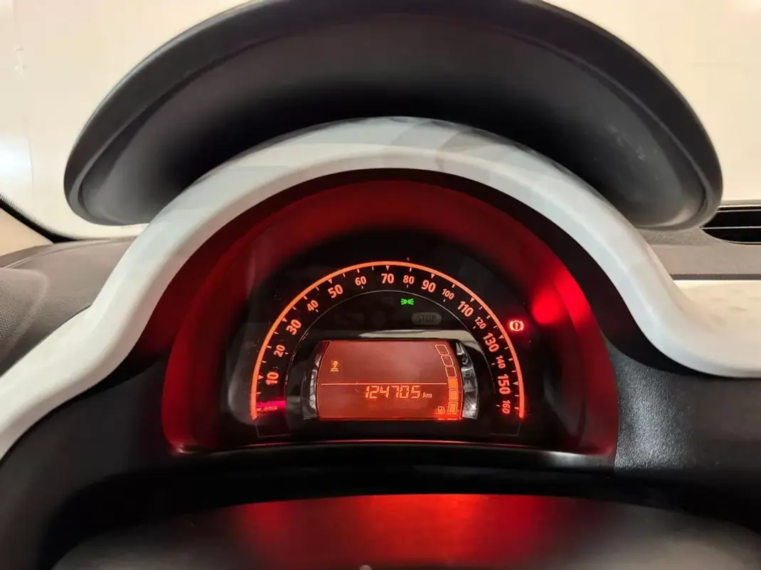 Renault Twingo 2015 - 7900 EUR, 124650 km - 124650km - foto 16 de 42