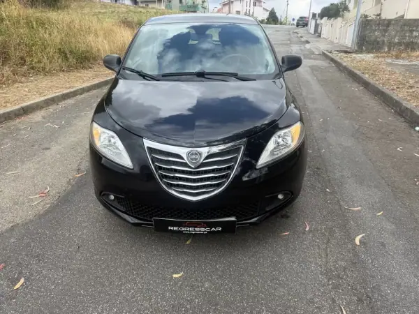 Lancia Ypsilon 2013 - 5990 EUR, 135000 km - AUTO.MOTO.pt - 135000km - foto 2 de 26