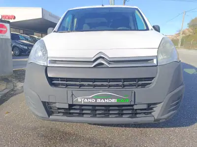 Citroën BERLINGO 3 LUGARES 2017 - 9000 EUR, 220000 km - AUTO.MOTO.pt - 220000km - foto 11 de 30