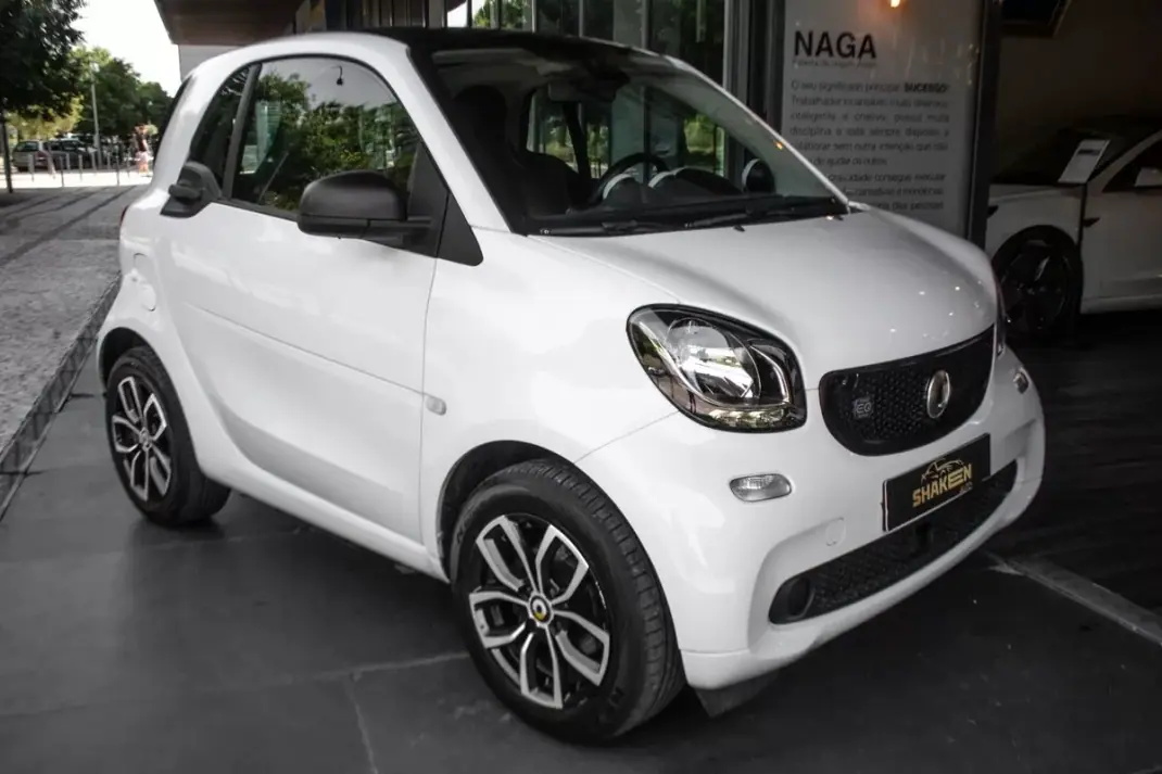 Smart ForTwo Coupé 2019 - 10900 EUR, 68296 km - AUTO.MOTO.pt - 68296km - foto 6 de 37