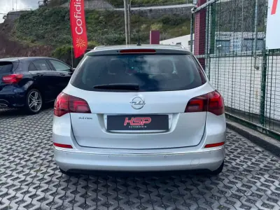 Opel Astra Sports Tourer 2013 — photo 5 of 16