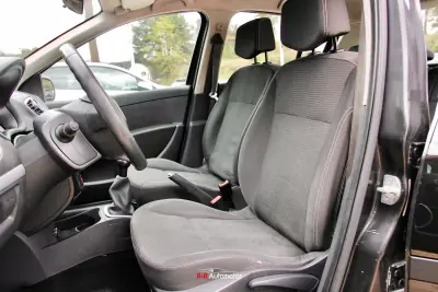Renault Clio 2009 - 5750 EUR, 197000 km - AUTO.MOTO.pt - 197000km - foto 8 de 16